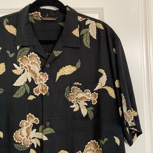 Tommy Bahama ss silk button down shirt Hawaiian print wood buttons